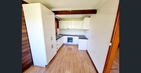 Charming 3-Bedroom Home - Photo 3