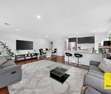 Contemporary Family Home with Three Bedrooms & Two Bathrooms - Photo 3