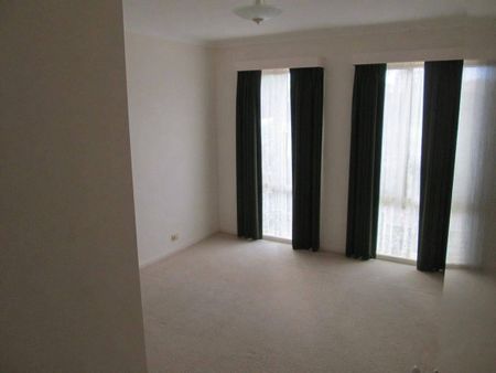 STYLISH, MODERN THREE BEDROOM TOWNHOUSE - APPLICATION PENDING - Photo 3