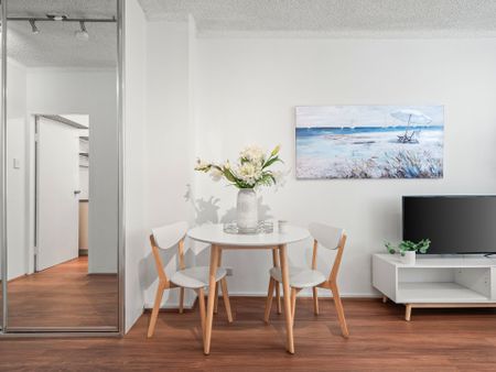 Fresh Parkside Studio in a Prized Lifestyle Hub - Photo 5
