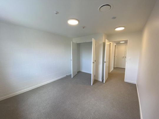 Modern two-bedroom apartment in St Lukes - Photo 1