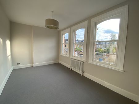 3 Bed Flat, Hendrick Avenue, SW12 - Photo 2