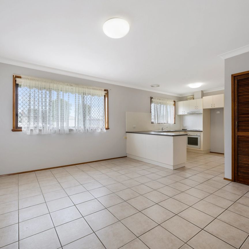Stylish & Convenient Living in East Albury - Photo 1