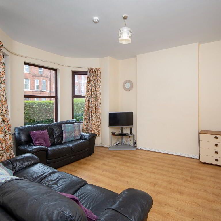 Great 5 Bedroom House, 8 University Avenue, Queens Quarter, Belfast, BT7 1GY - Photo 1