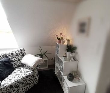 APPARTEMENT 21/2 PIÈCES MANSARDÉ À HEIMBERG (BE), MEUBLÉ, TEMPORAIRE - Foto 3