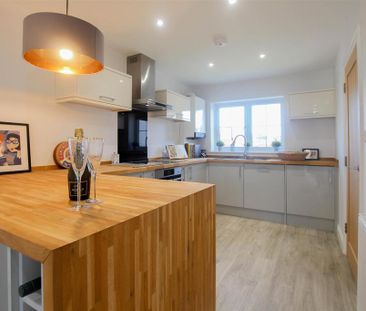 3 bedroom terraced house to rent - Photo 2