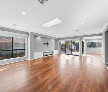 Spacious Home with all Comforts! - Photo 2