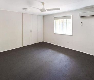 TERRIFIC TRUMPET - Modern 3x1 in Quiet Street - Photo 2