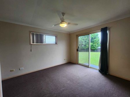 CABOOLTURE - FAMILY & LOCATION - Photo 2