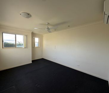 3 Bedroom, Air Conditioned Duplex with yard - Photo 5