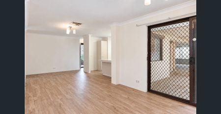 FRESHENED UP, NEW FLOORS AND RE-PAINTED THROUGHOUT - Photo 3