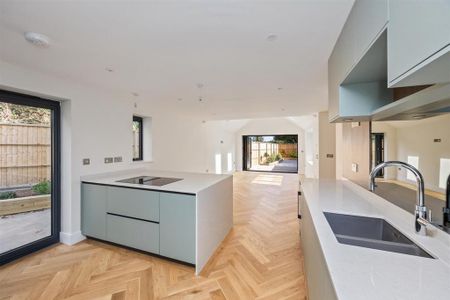 3 bedroom detached house to rent - Photo 4