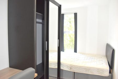 6 bedroom terraced house to rent - Photo 5