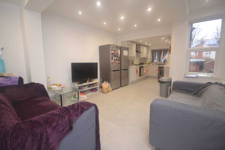 Price £4,050 pcm - Available 01/07/2026 - Furnished - Photo 2