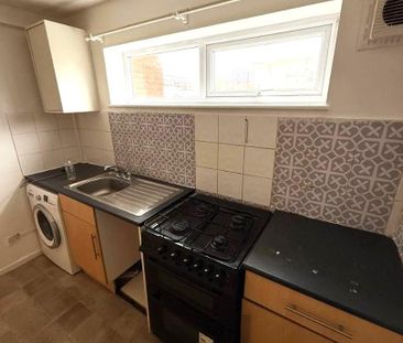 Limes Avenue, Chigwell - Photo 1