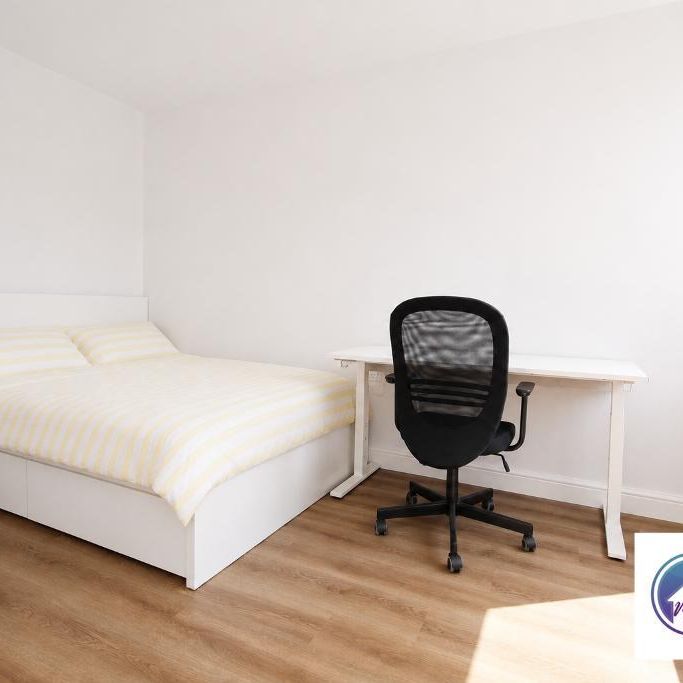 3 Bedroom Flat To Rent - Photo 1
