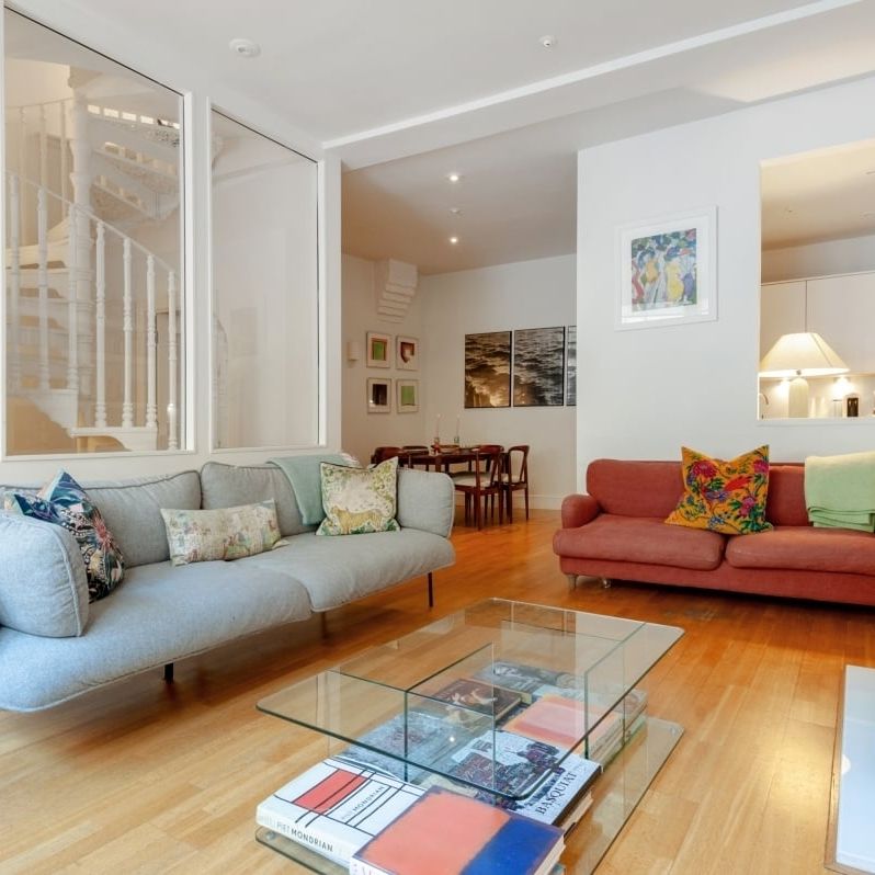 3 bedroom mews to rent - Photo 1