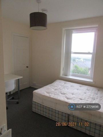 3 bedroom penthouse to rent - Photo 2