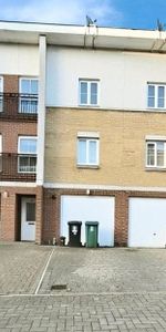 1 bedroom in a house share to rent - Photo 4