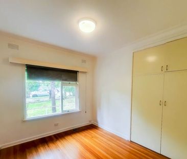 2 Aster Court, Mount Waverley VIC 3149 - House For Rent | Domain - Photo 5