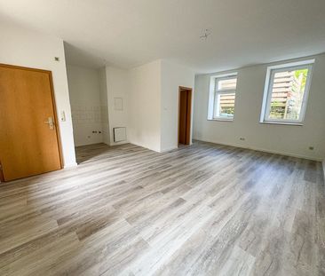 Single-Wohnung mit Einbauküche & Fußbodenheizung in Beierfeld zu ve... - Photo 1
