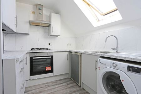 Price £1,700 pcm - Available Now - Part Furnished - Photo 5