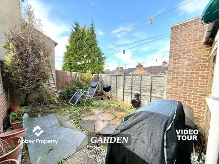 3 bedroom terraced house to rent - Photo 2