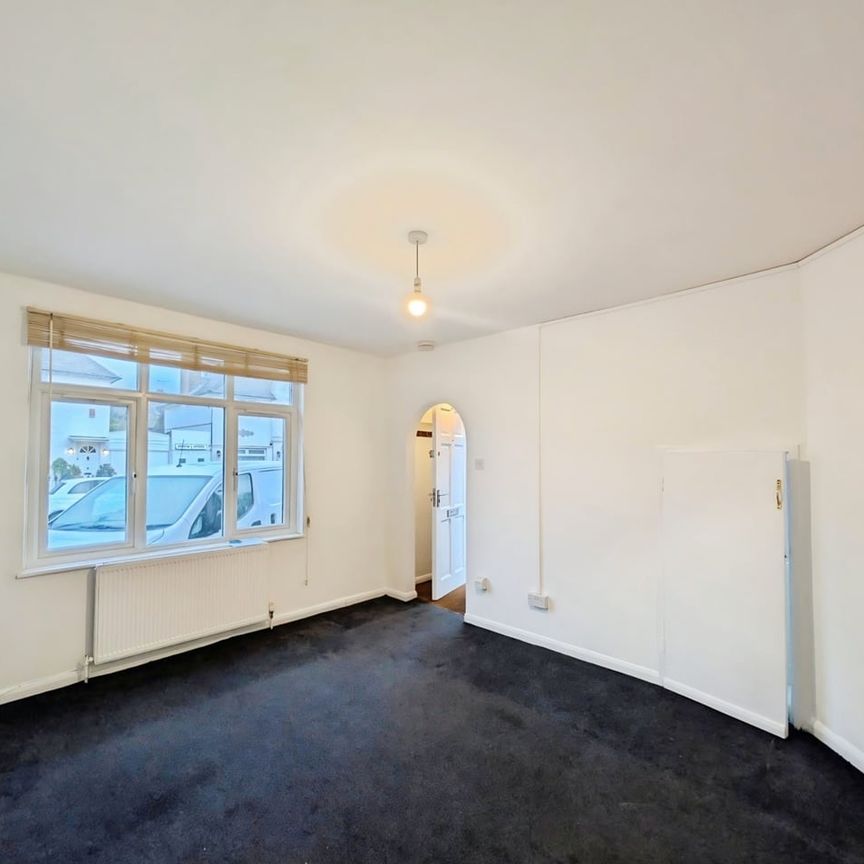 2 Bed End Terrace, Botha Road, E13 - Photo 1