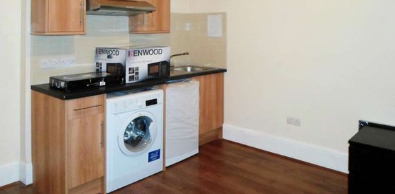 Price £1,150 pcm - Available 17/01/2026 - Furnished - Photo 2