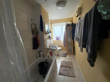 2 bedroom maisonette to rent - Photo 5