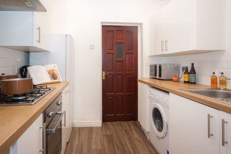 3 Bed Semi-Detached House, Haddon Street, M6 - Photo 5