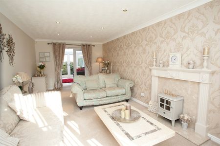 4, Middlethorne Court, Leeds, LS17 8SW - Photo 4