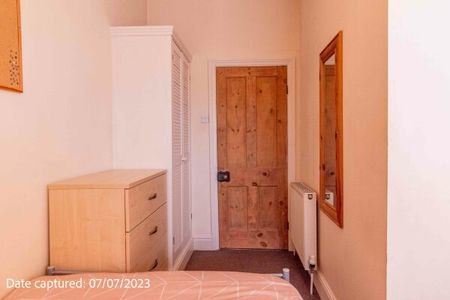 16 Siward Street - Photo 2