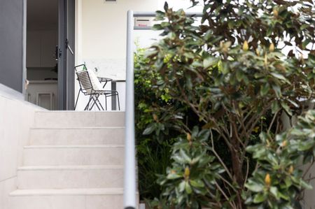 Luxury in a highly sought-after location - Photo 4