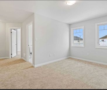 For Lease - 9302 White Oak Avenue, Niagara Falls, Ontario - Photo 5