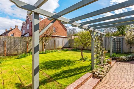 3 bedroom detached house to rent - Photo 2