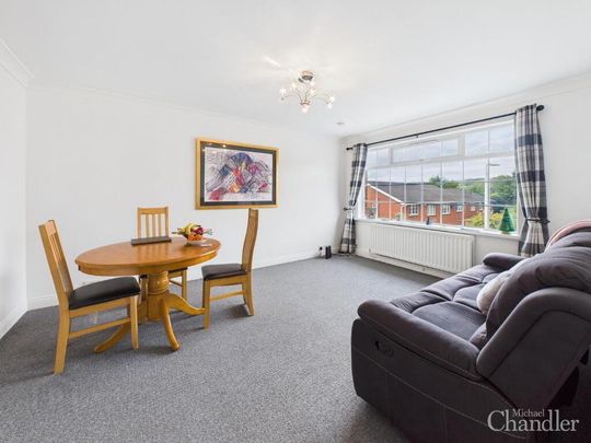 21b Dundonald Heights, Dundonald, Belfast, BT16 1XL - Photo 1