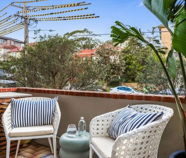 DEPOSI TAKEN - Stylishly Renovated Beachside Apartment - Walk to Ma... - Photo 6