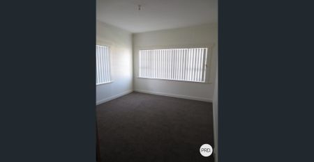 Beautiful Family Home - Photo 2