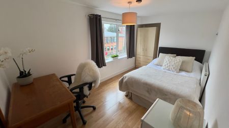 6 Bed Student Accommodation - Photo 2