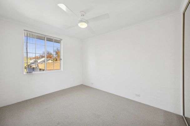 Prime location 2 bedroom apartment with a renovated kitchen - Photo 1