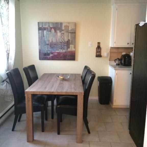 ** TRÈS GRAND 4 1/2 ** CHAUFFÉ INCLUS ** 1 er ÉTAGE ** AVEC BALCON ET PORTE PATIO +À VOIR+ 450-664-7578 - Photo 1