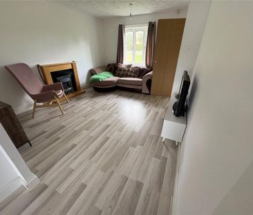 3 bedroom end of terrace house to rent - Photo 2