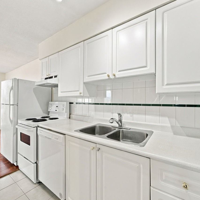 2150 Bellevue Avenue apartment — Vancouver, BC (2-Bedroom) - 2 Bedroom - Photo 1