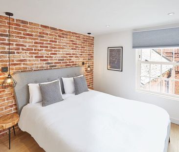 Golden Lion Bank - Photo 4