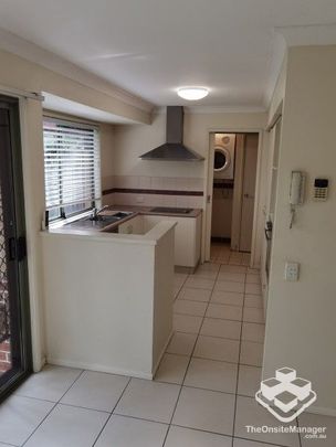 CLOSE TO UNI & HOSPITAL - AIR CON AND POOL - Photo 1