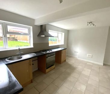 3 bedroom semi-detached house to rent - Photo 6