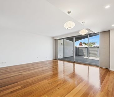 Contemporary Living in the Heart of South Perth - Photo 1