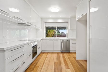 34 Meadowgate Drive, Chirnside Park - Photo 2