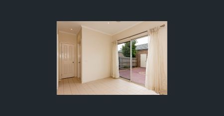 STYLISH LOW-MAINTENANCE LIVING IN THE HEART OF BUNDOORA - Photo 4